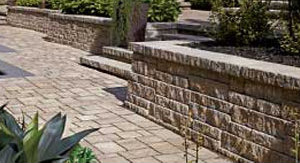 Celtik stone retaining wall in Kitchener and Stoney Creek